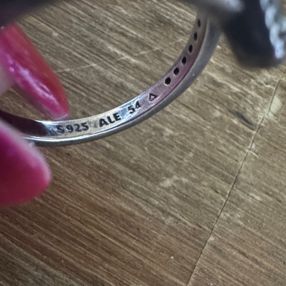 Consignment item..
Pandora ring - Picture 2 of 3